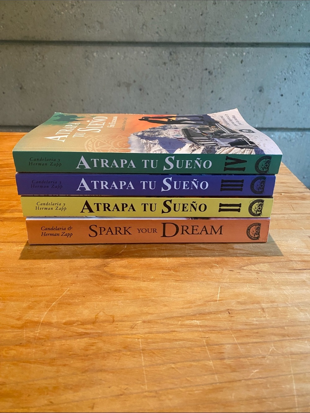 Books 1-4 Spark Your Dream/Atrapa Tu Sueno (Zapp Family Adventure)